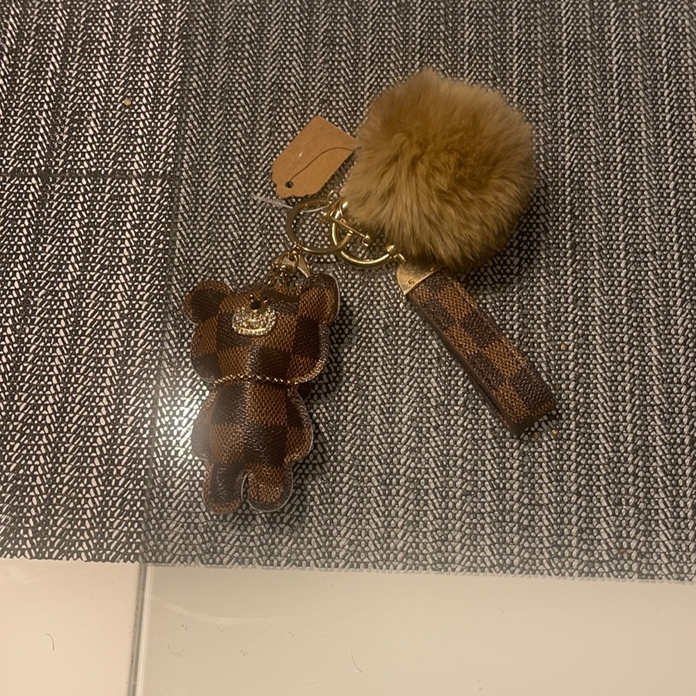 Teddy Bear 😺Designer Checkered Key Chain Hold - Picture 2 of 3